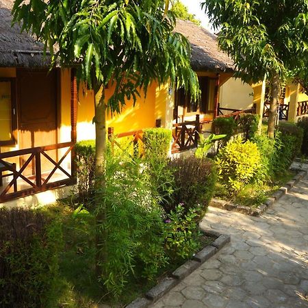 Mr. B'S Place Bardiya Exteriér fotografie