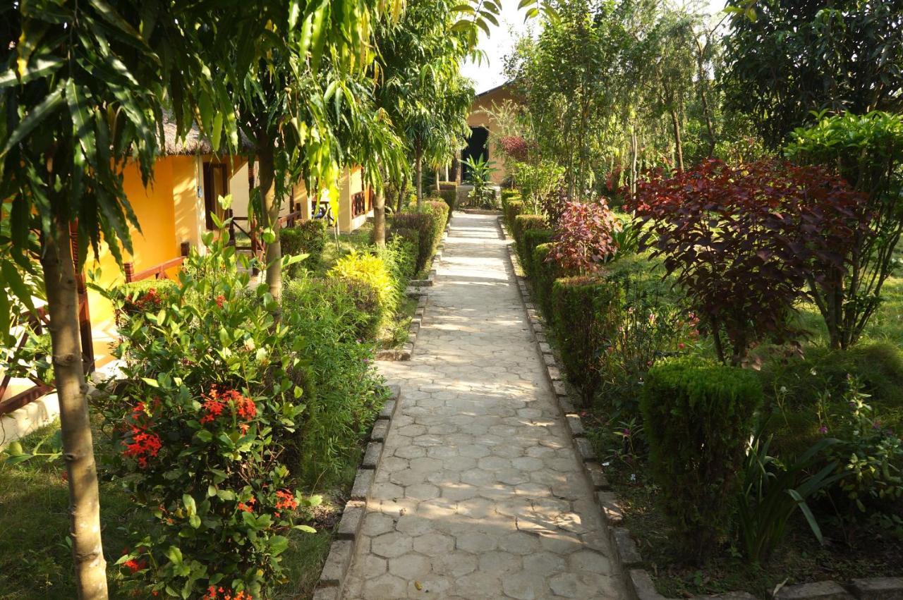 Mr. B'S Place Bardiya Exteriér fotografie